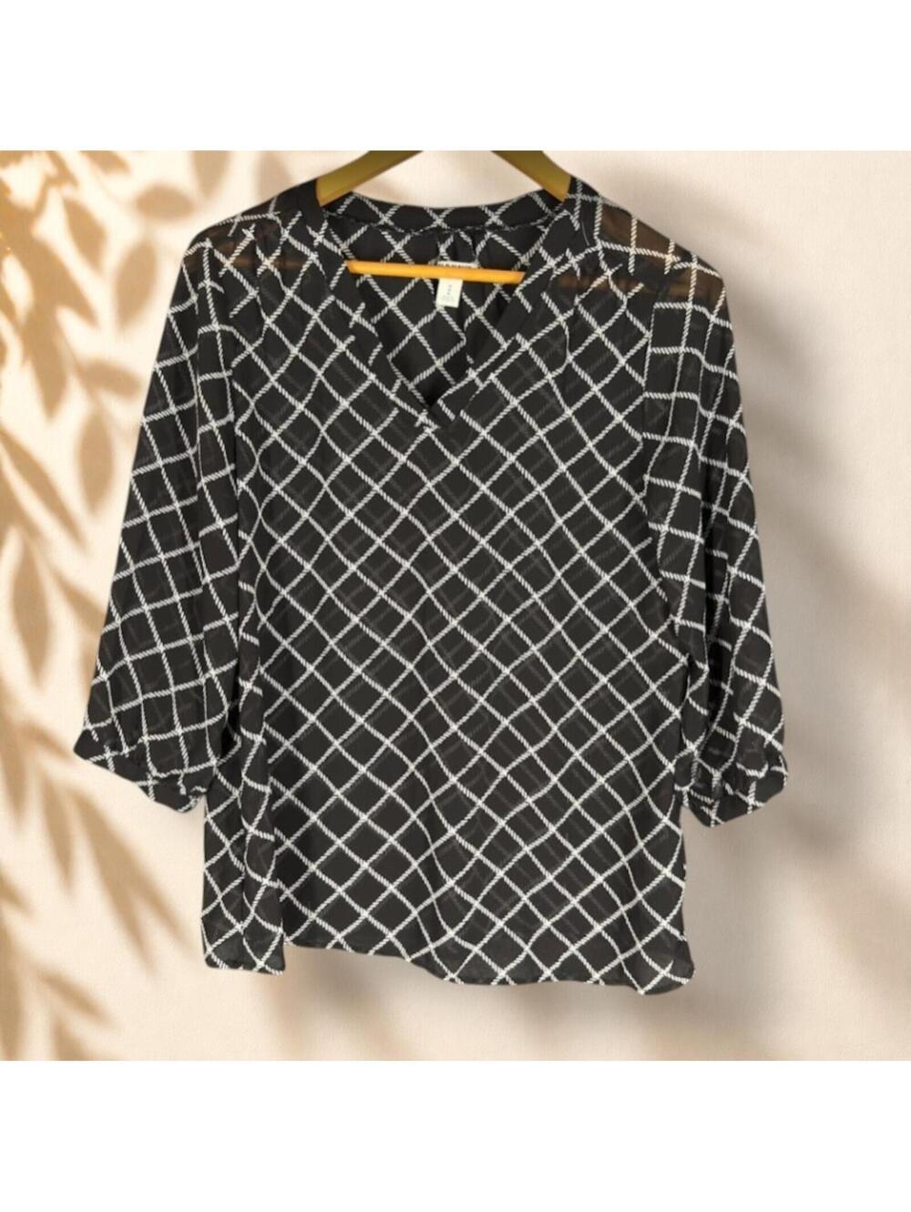 Old Navy Blouse Women M Medium Black Plaid V-Neck 3/4 Sleeve Sheer Casual